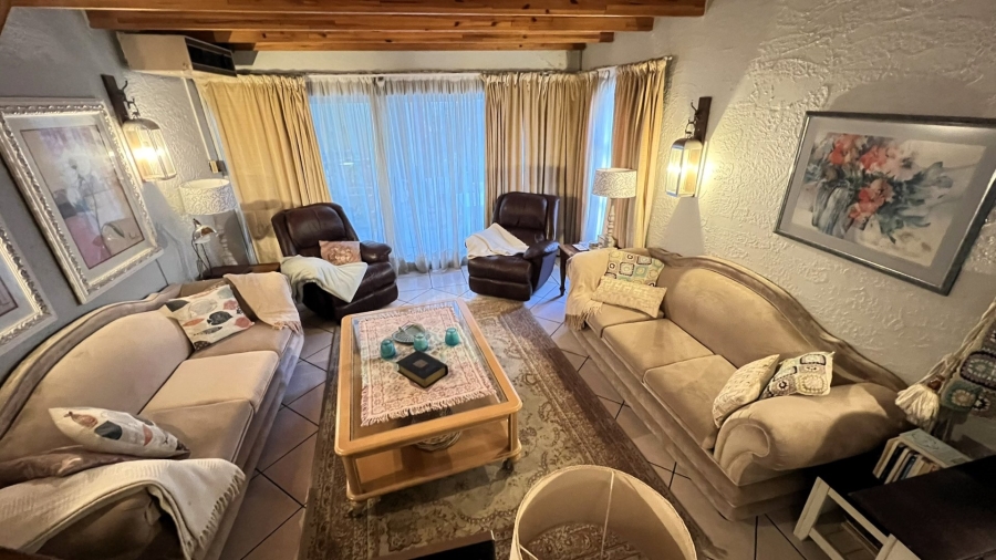 5 Bedroom Property for Sale in Fichardt Park Free State